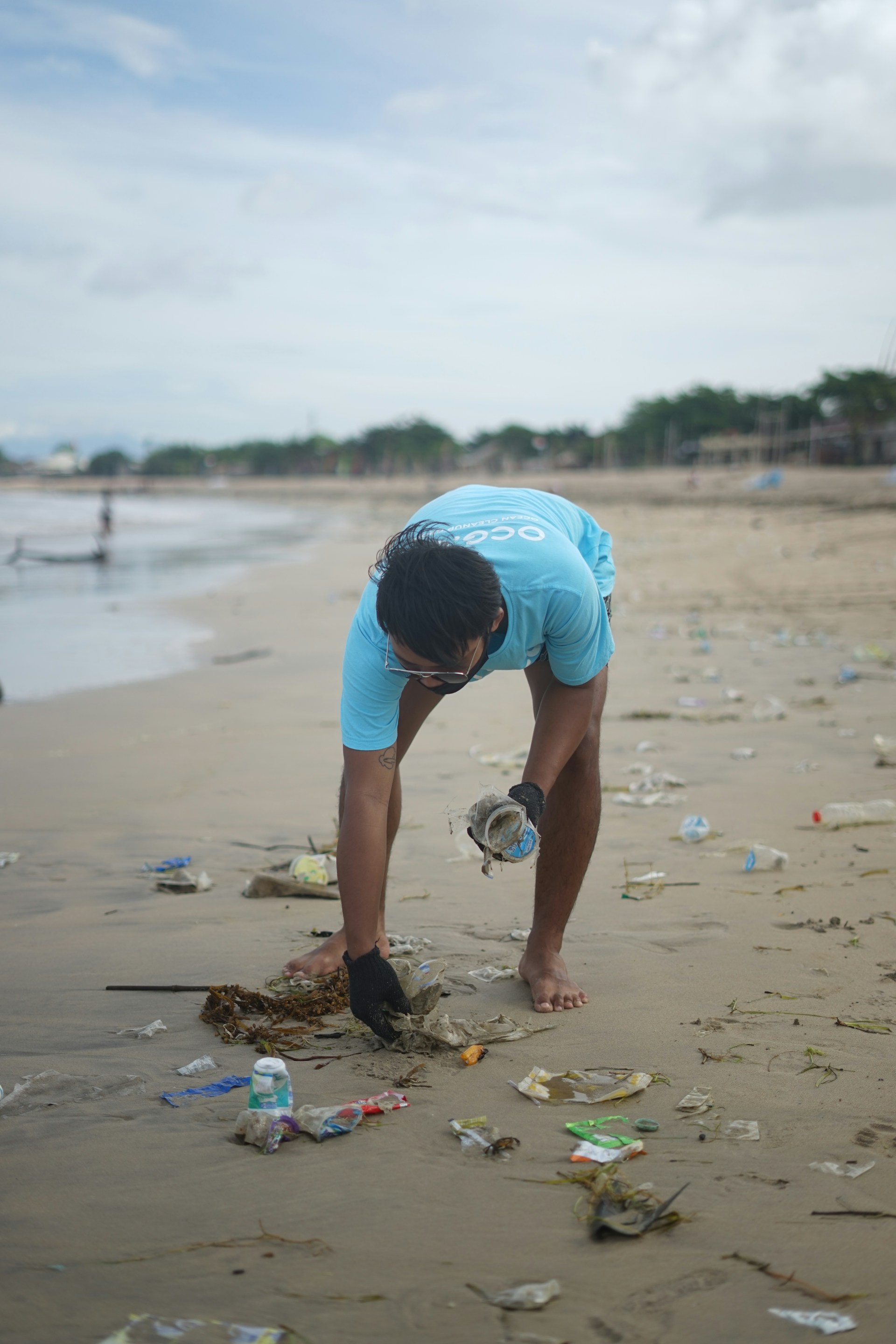 Clean up the beach